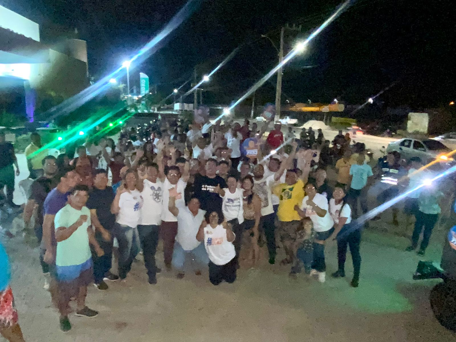 Silas Freire participa de  passeata em Parnaíba