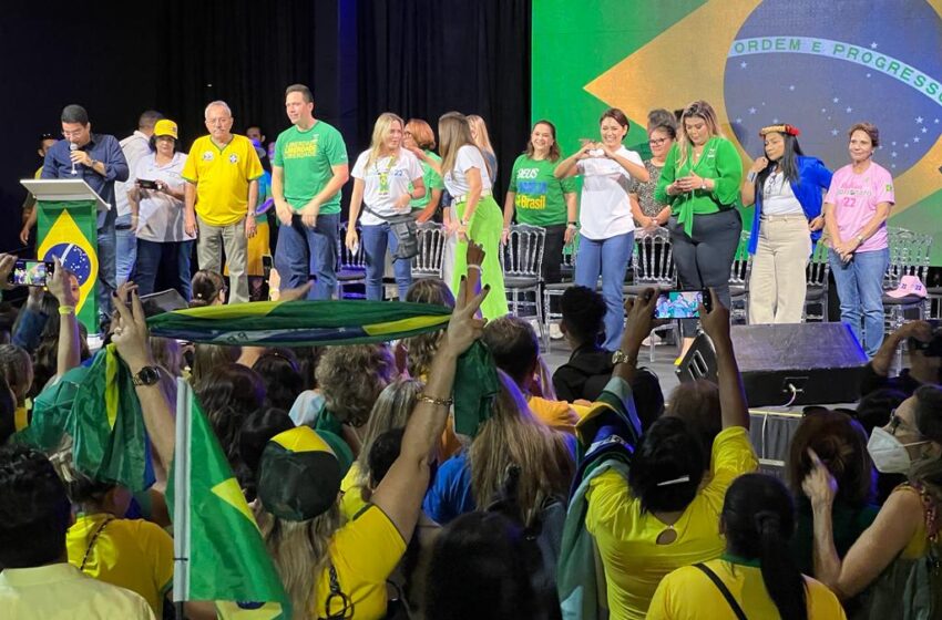  Michelle Bolsonaro reúne apoiadores e autoridades em Teresina e Damares e Índia Silva se destacam