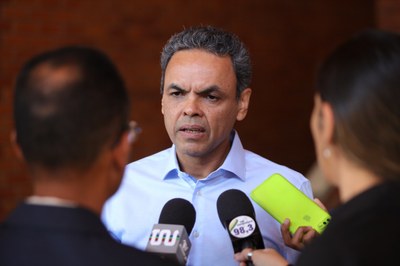  Deputado eleito Gil Carlos visita Assembleia Legislativa