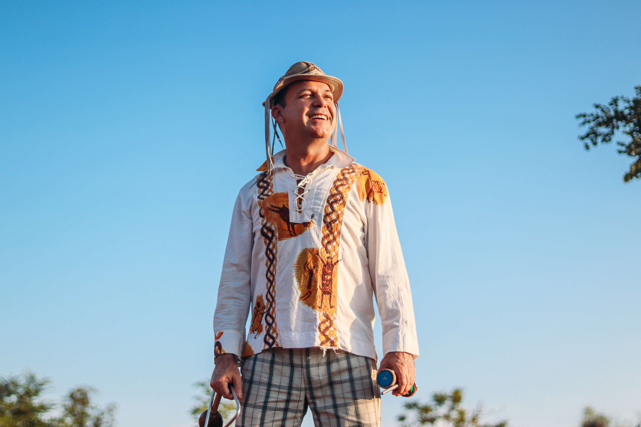 Vagner Ribeiro e Leandro Fernandes lançam “Roda do Mundo” em homenagem ao Mestre Ibiapina