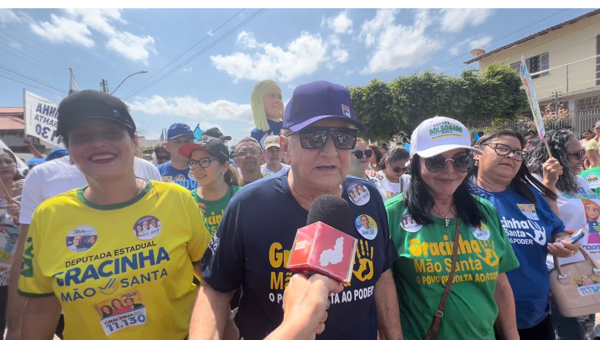 Mão Santa reúne apoiadores em caminhada de apoio a Sílvio, Joel e Gracinha em Parnaíba