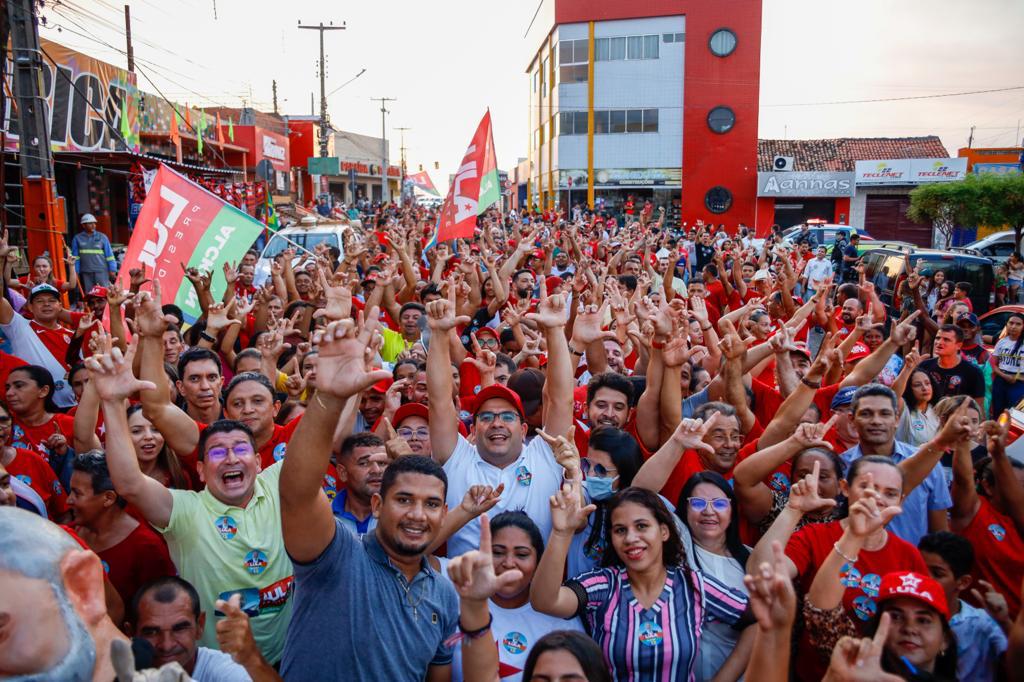  Rafael Fonteles participa de caminhada pró-Lula em Água Branca