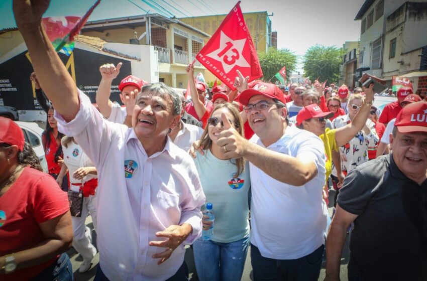  Rafael e Wellington fazem caminhada de apoio a Lula em São Raimundo Nonato