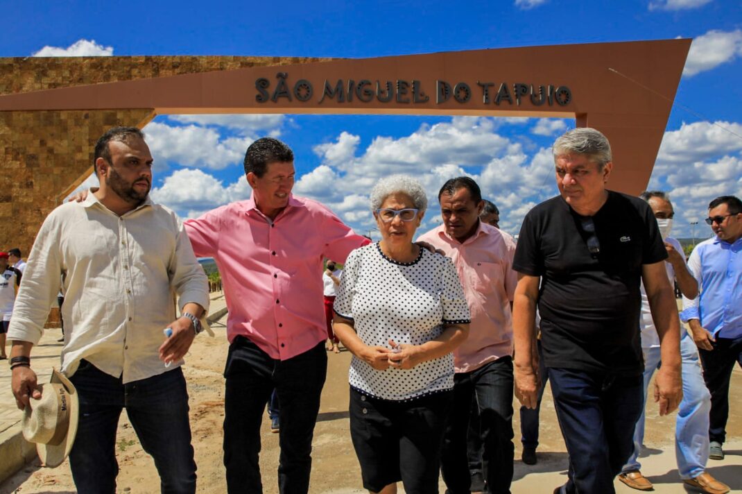 Deputado Ziza acompanha Governadora em inaugurações na região de Castelo