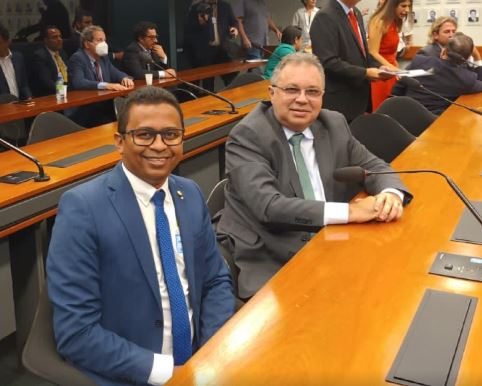  Francisco Costa e Florentino Neto participam de reunião da bancada federal do PT