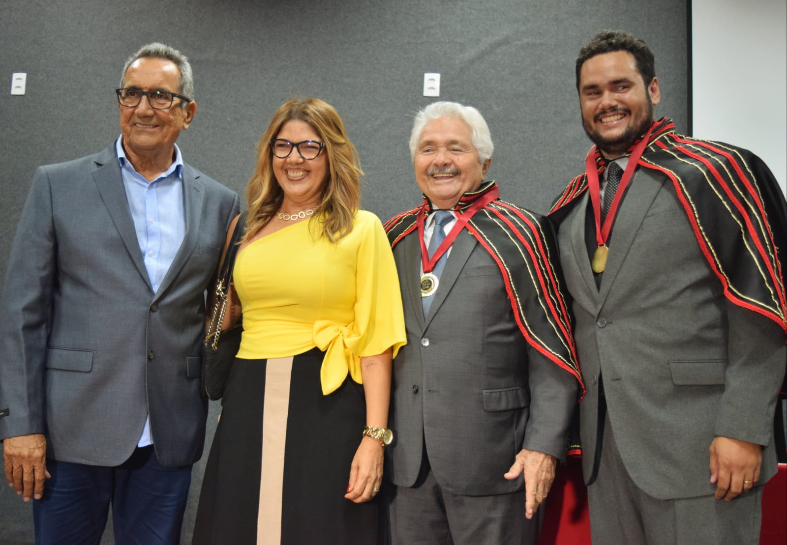Senador Elmano é homenageado pela Academia Parnaibana de Direito