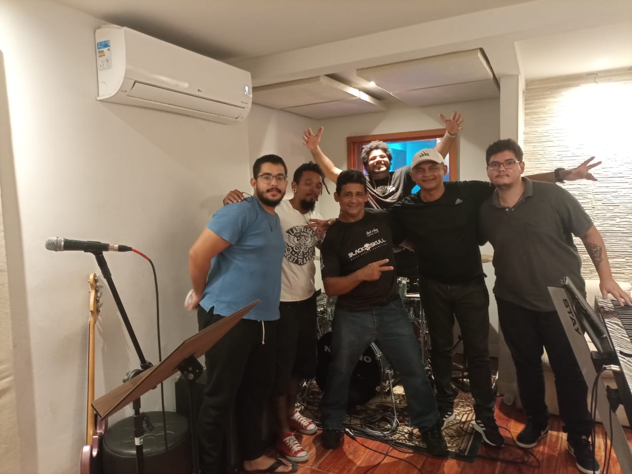 Banda suburbanos confirma seu retorno  para shows