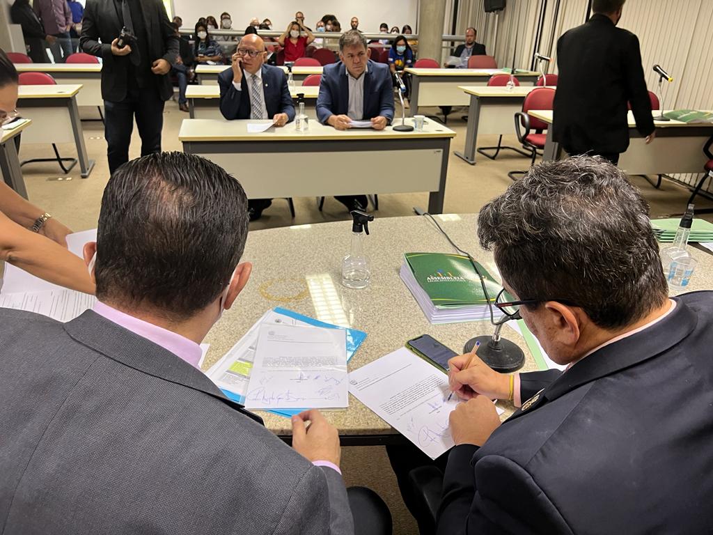 Deputados aprovam relatório de Franzé Silva para Orçamento  de 2023