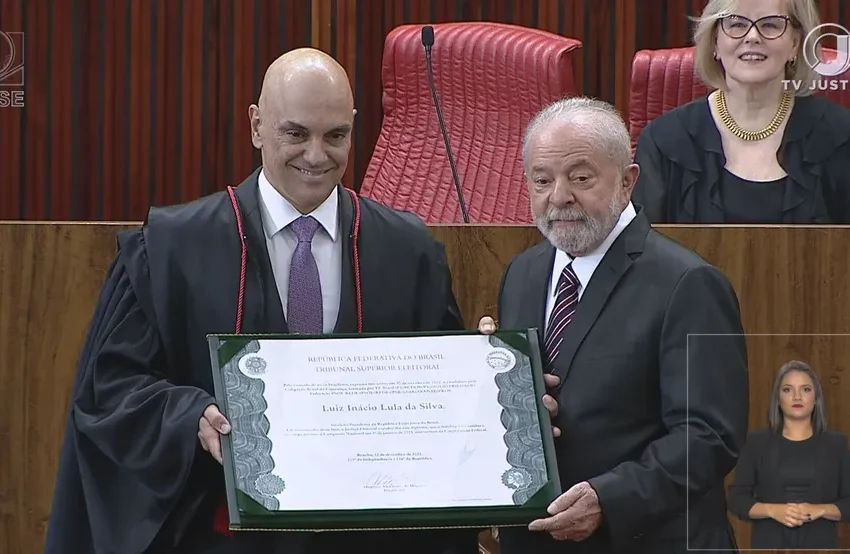  Lula é diplomado por Alexandre de Moraes