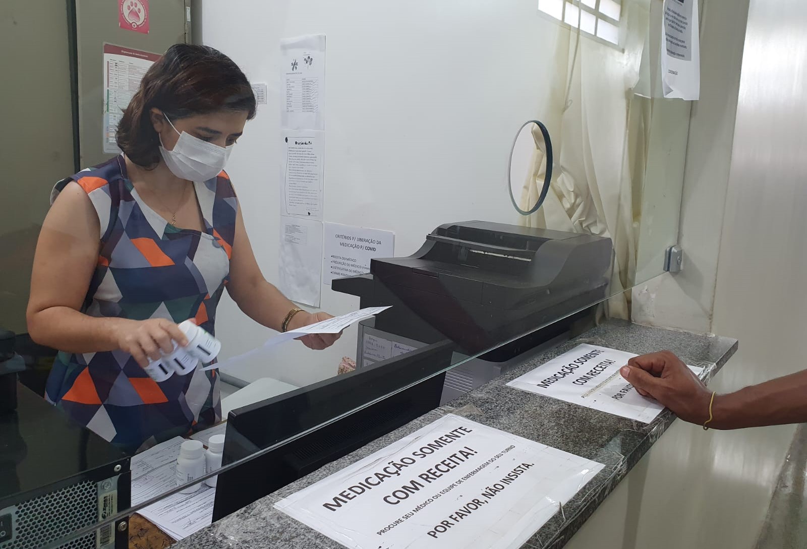 Prefeitura de Teresina distribui medicamento para Covid