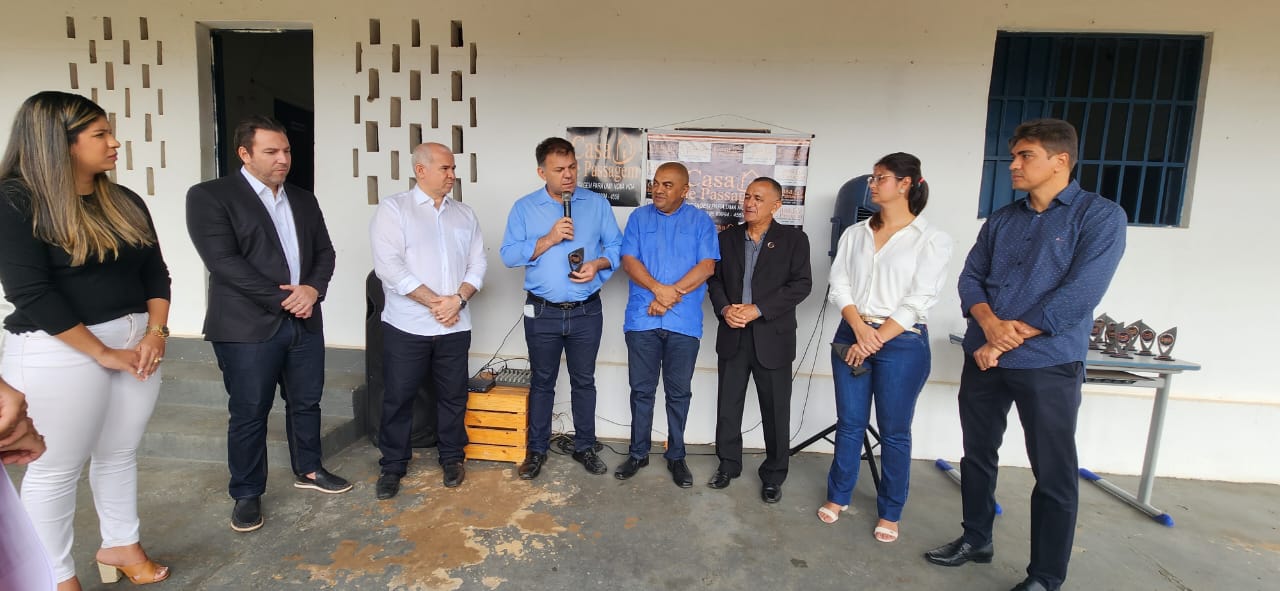 Deputado Carlos Augusto é homenageado em instituição de apoio a dependentes químicos