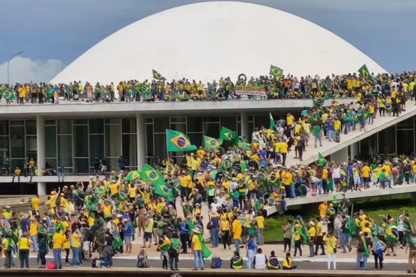  Rafael e Ciro repudiam invasões em Brasília