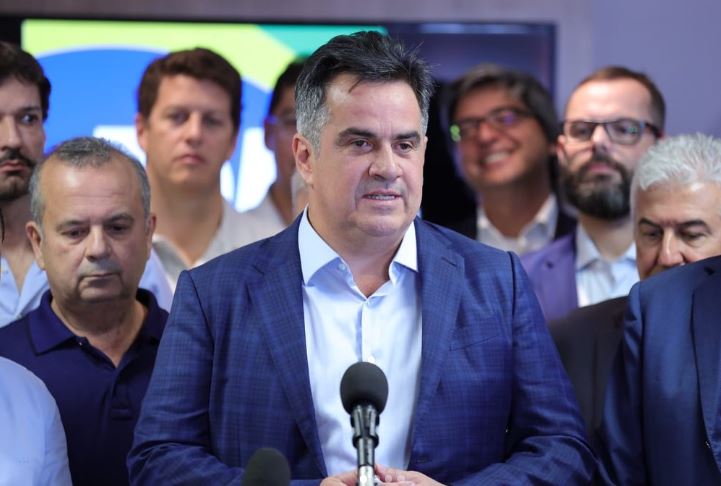  Senador Ciro anuncia apoio de 23 senadores à Rogério Marinho