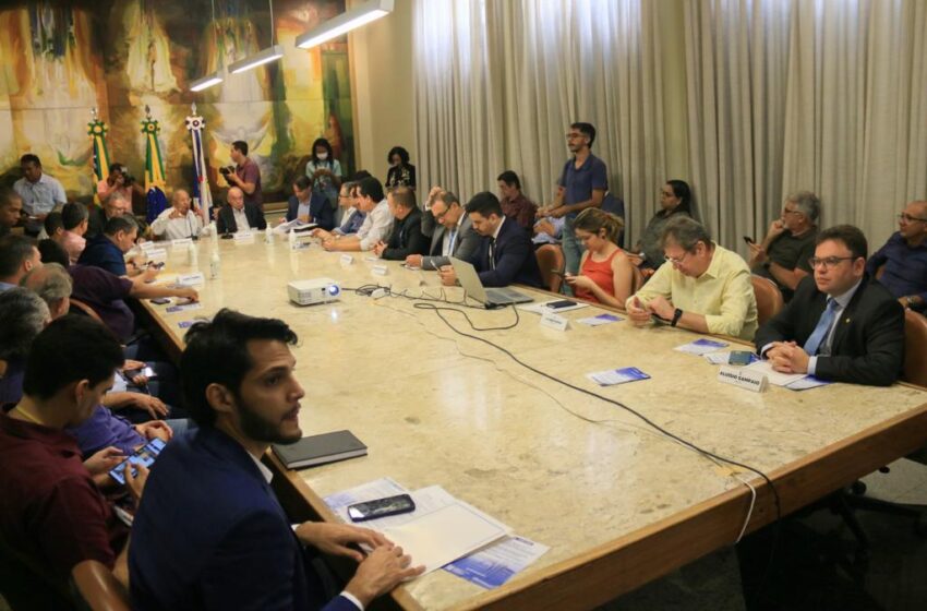  Vereador Aluísio discute moradia e revitalização do centro com representantes do Sinduscon e da Prefeitura