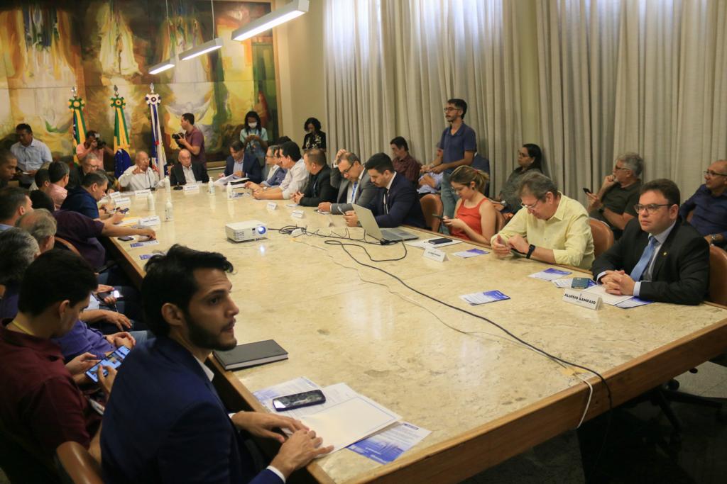 Vereador Aluísio discute moradia e revitalização do centro com representantes do Sinduscon e da Prefeitura