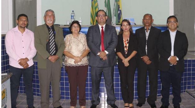  Prefeito e vereadores de São José do Peixe se posicionam contra aumento para professores