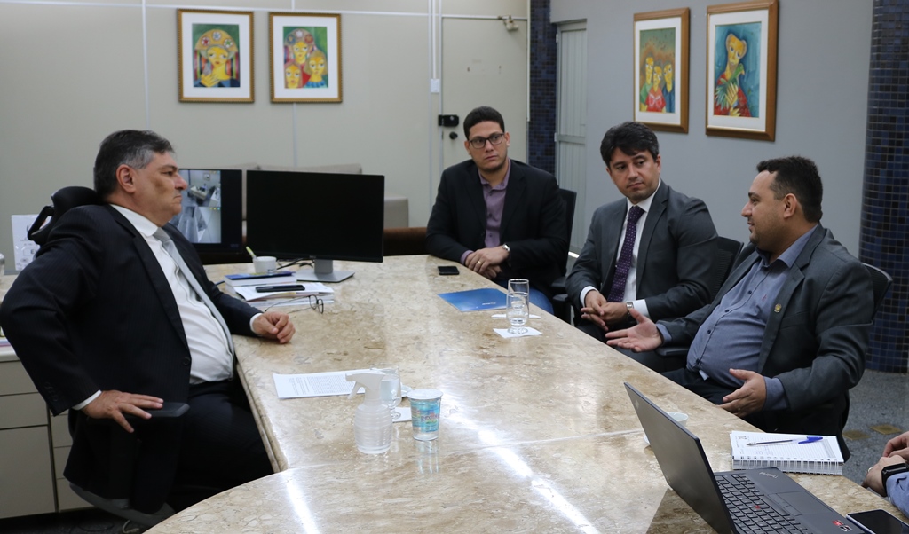 Presidente do TCE e representantes dos Municípios debatem folha de pagamento e transparência nesta terça (14)