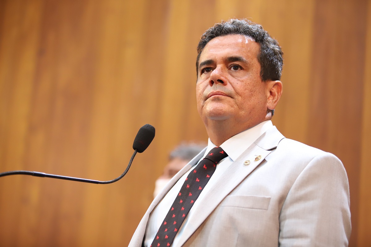Henrique Pires repercute situação de estradas no plenário