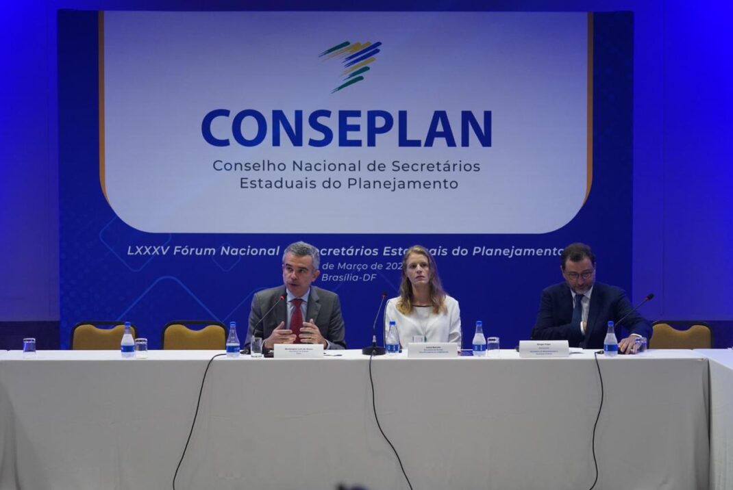 Washington Bonfim participa de fórum com secretários de planejamento em Brasília