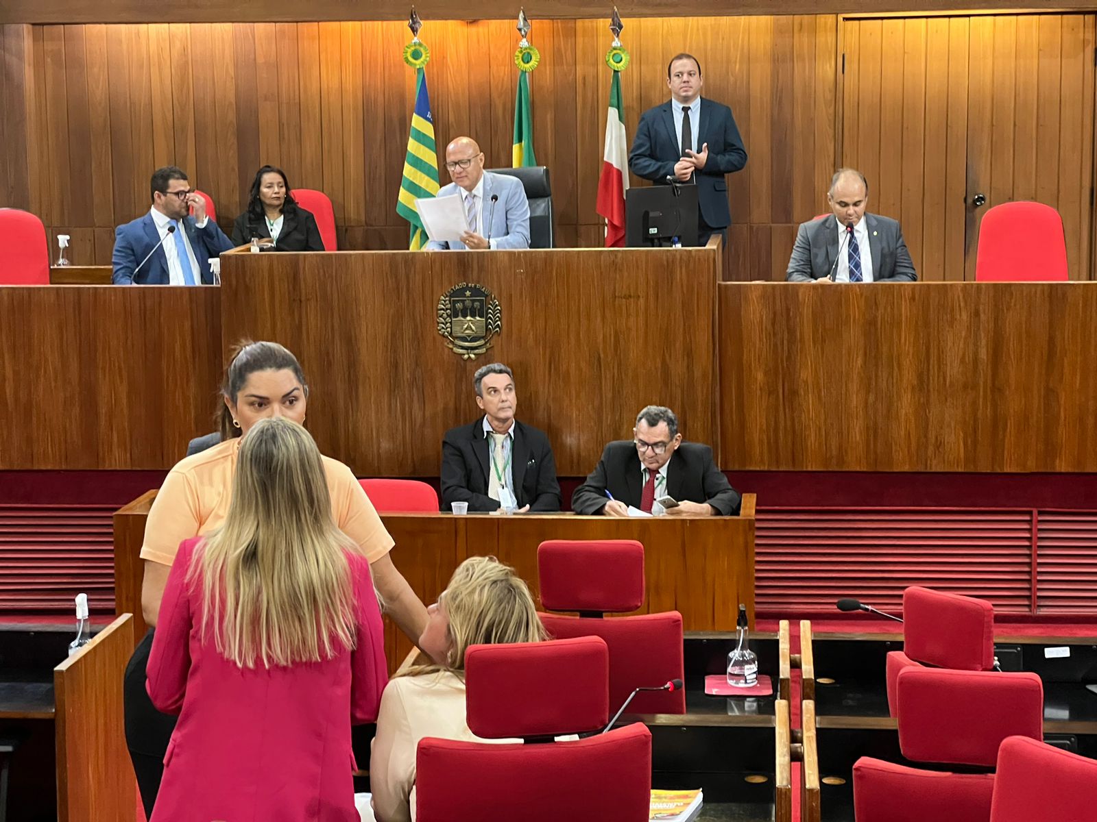 Deputados aprovam orçamento 2024 sem emendas