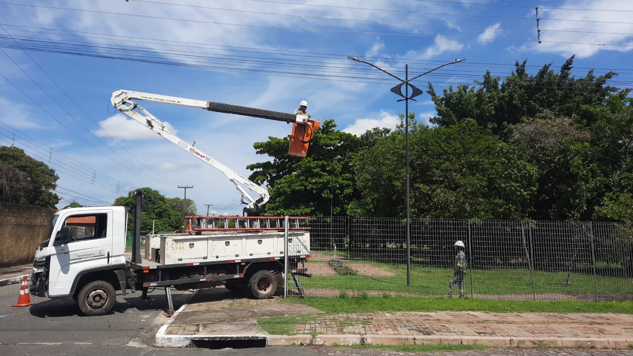 Manutenção da iluminação pública funciona no feriado