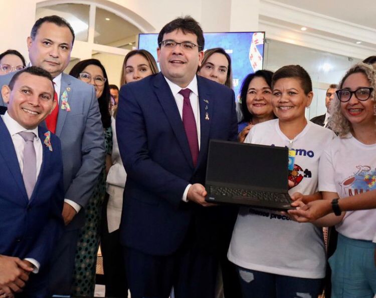 Deputado Franzé garante equipamentos de informática para entidades que cuidam de autistas