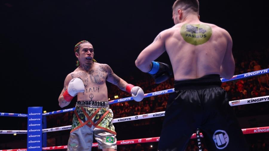 Whindersson Nunes vence polonês em Londres