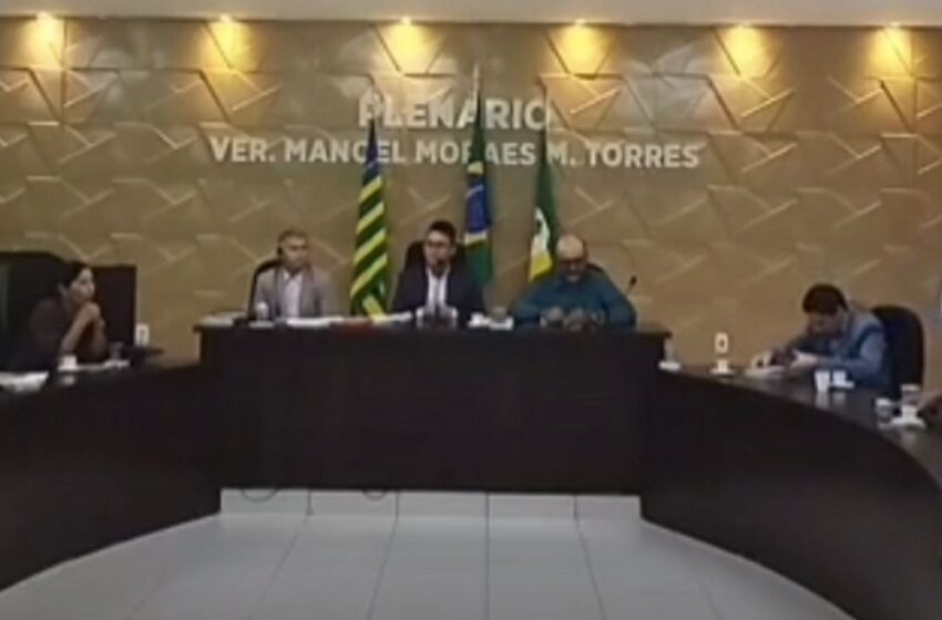  Vereadores de Buriti dos Lopes protestam pela criação de novas secretarias