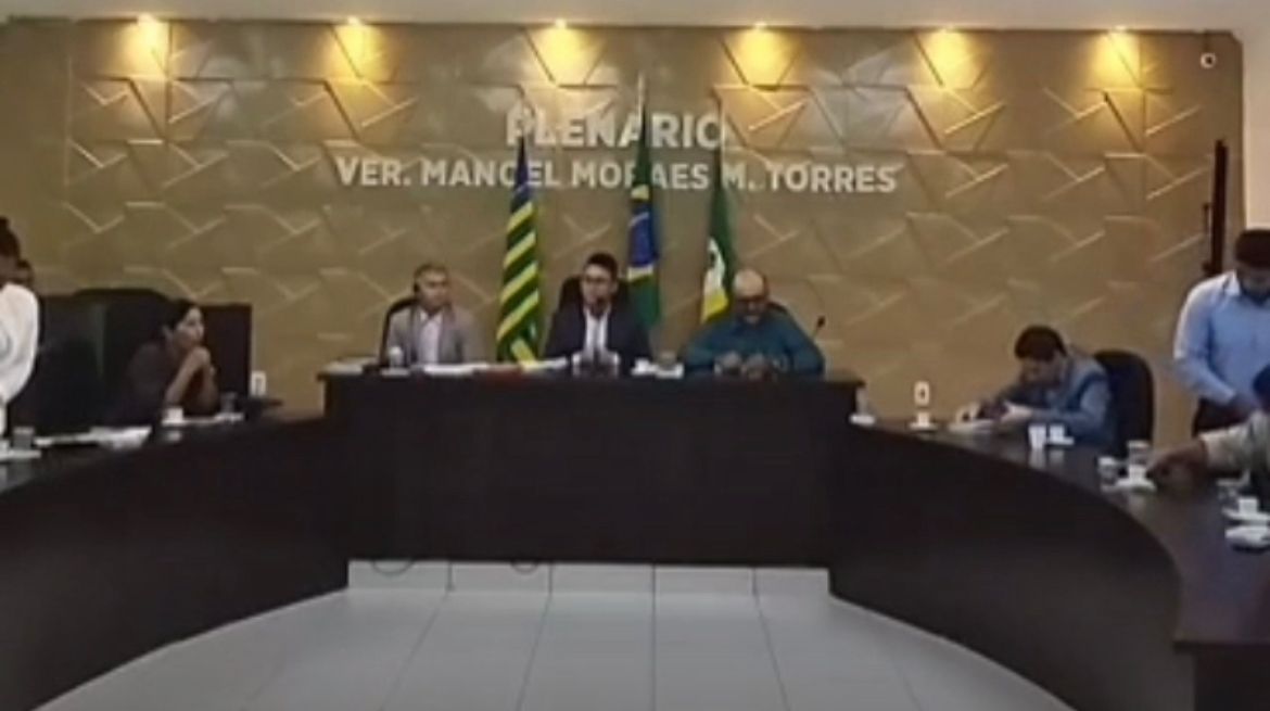 Vereadores de Buriti dos Lopes protestam pela criação de novas secretarias