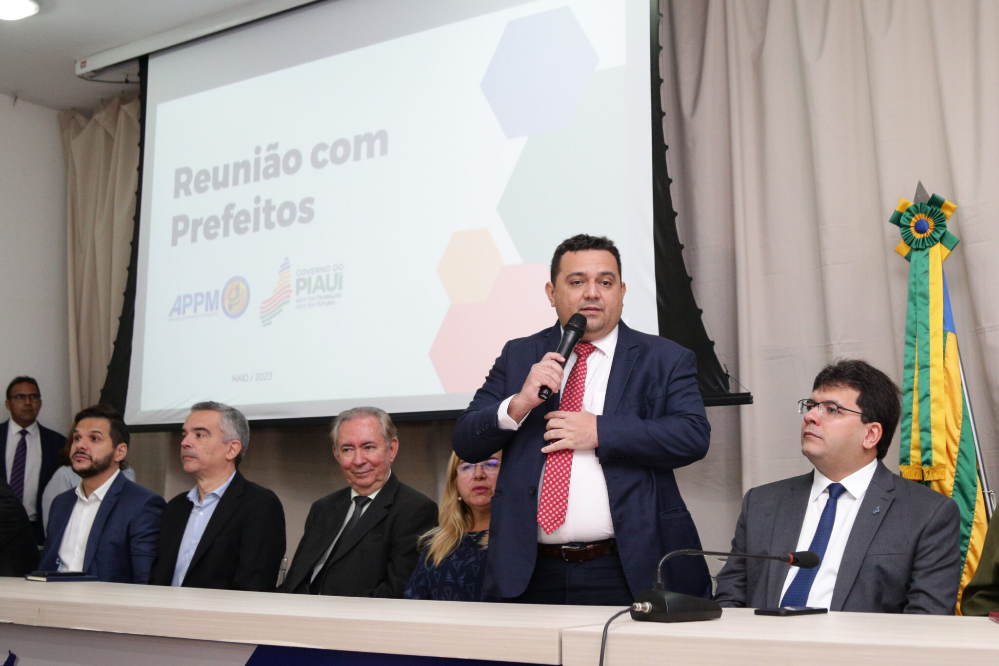 Rafael Fonteles participa de reunião com mais de 150 prefeitos