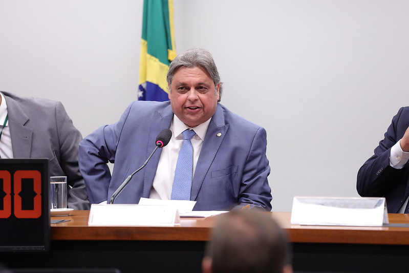 Deputado Júlio pede urgência para Projeto que susta aumento do IOF