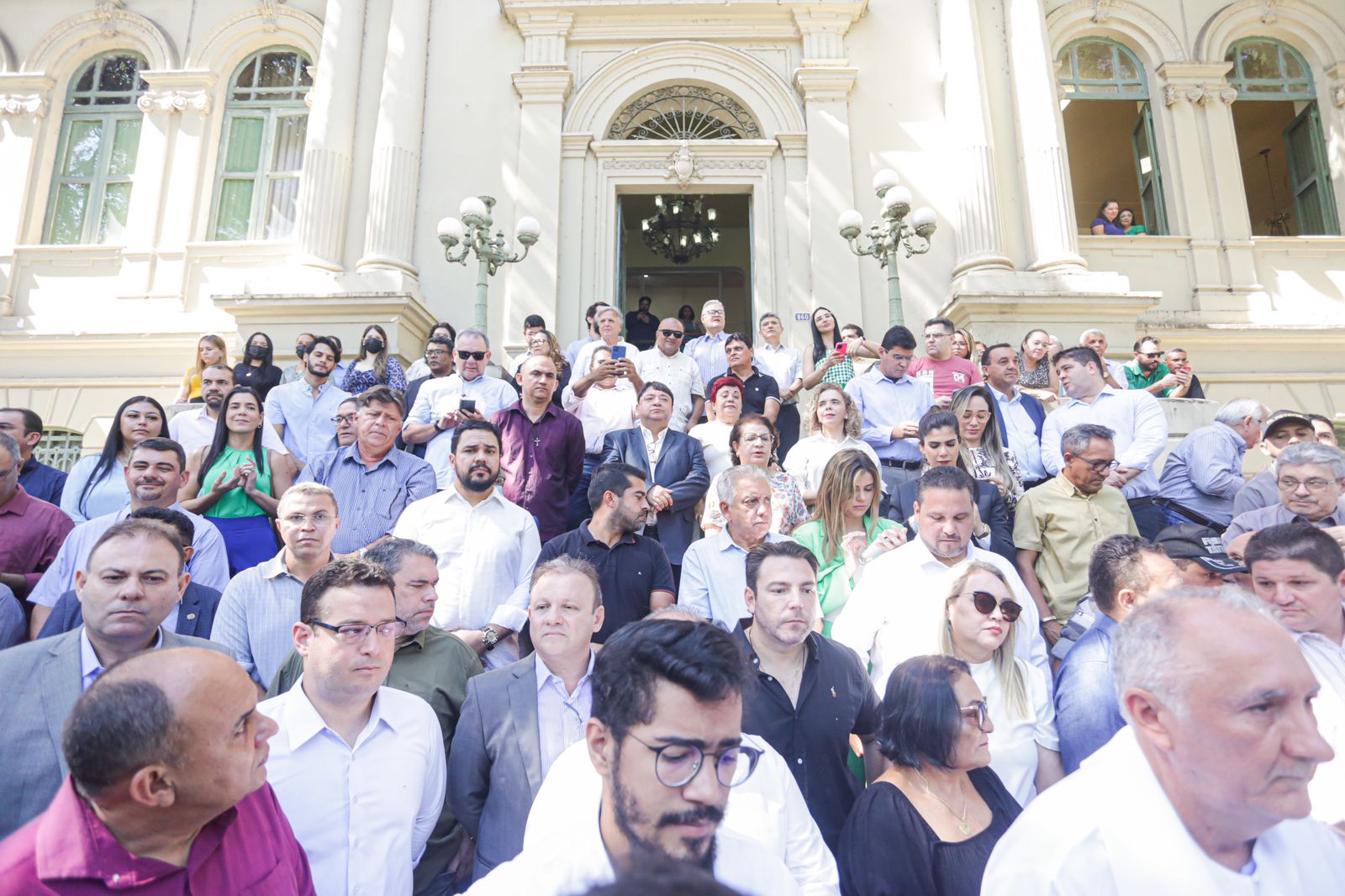 Dr. Pessoa é recebido por autoridades e servidores no retorno ao Palácio da Cidade