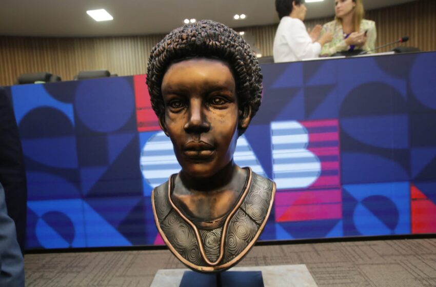  OAB inaugura busto de Esperança Garcia em Brasília
