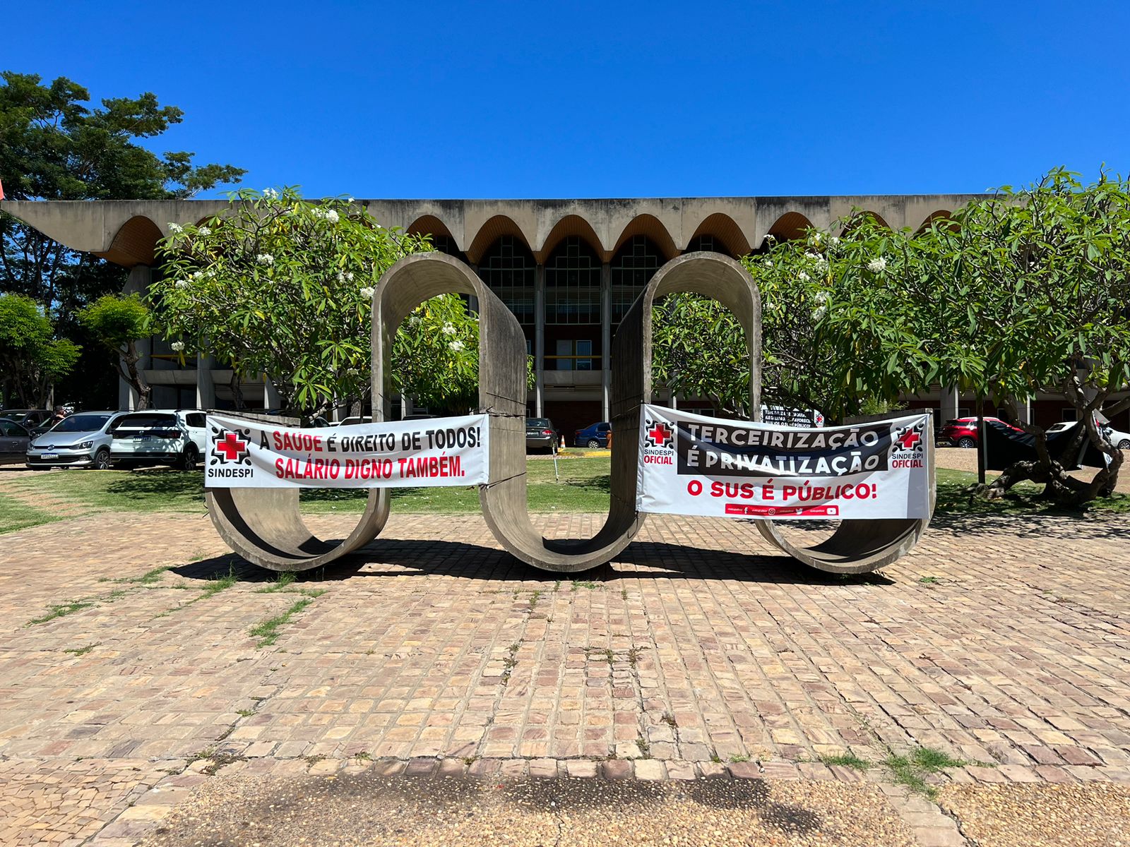 MP pede fim do contrato com empresa que administra Hospitais e servidores se manifestam contra tercerização