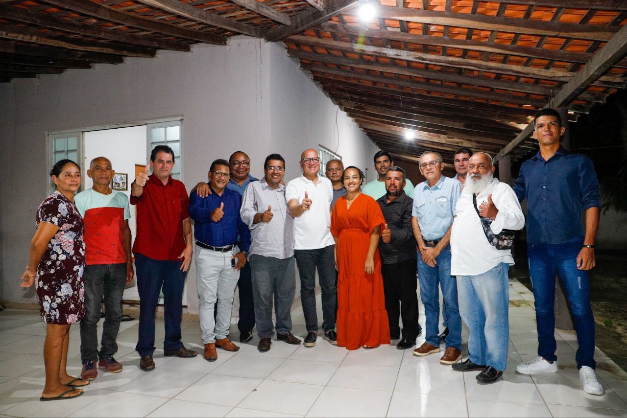 Franzé visita bairros e defende projetos para Teresina