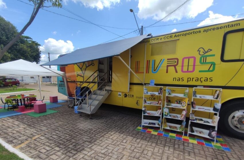  Ônibus-biblioteca do projeto “Livros nas Praças” traz literatura para Teresina
