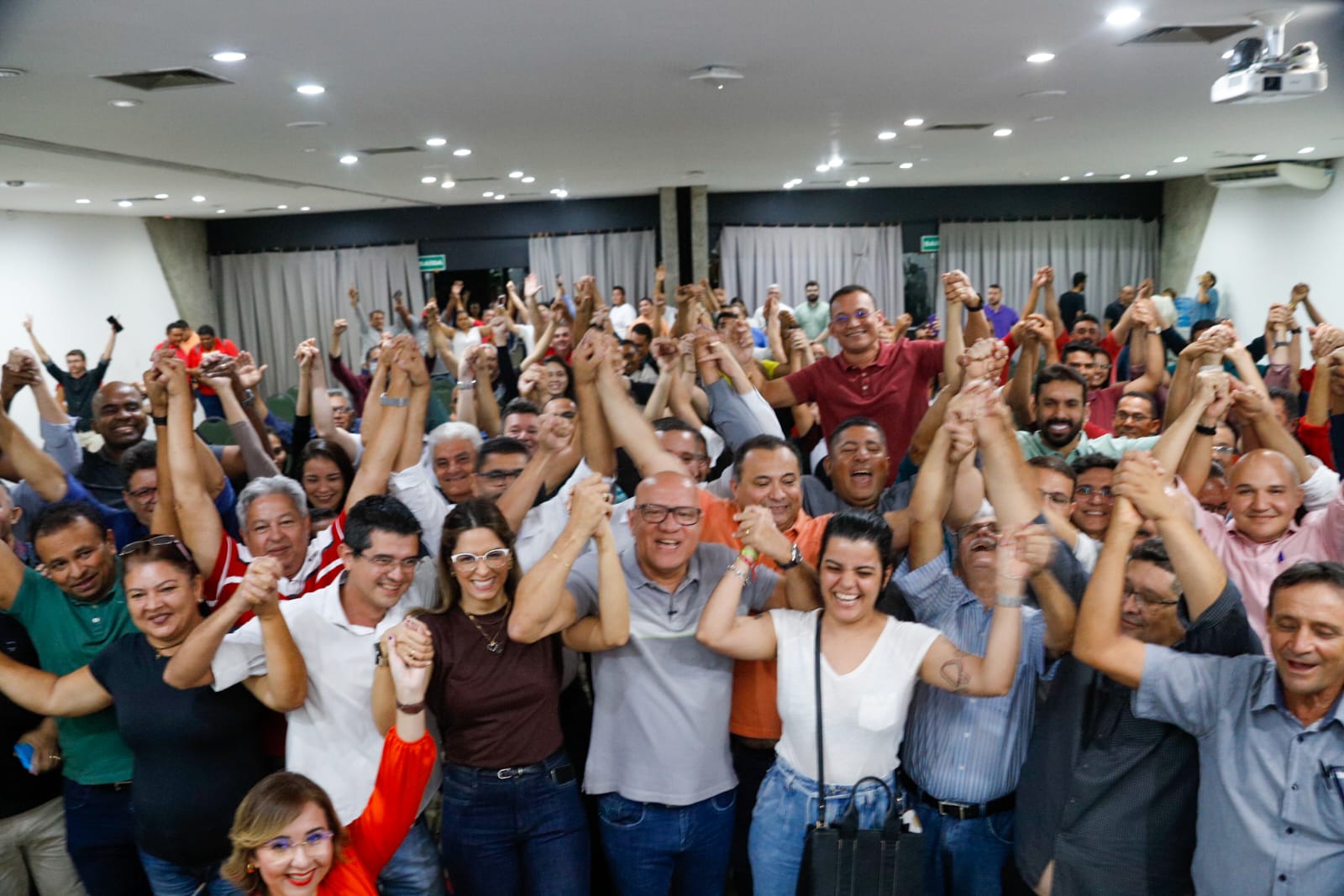Franzé reúne sete Partidos em ato de pré-campanha