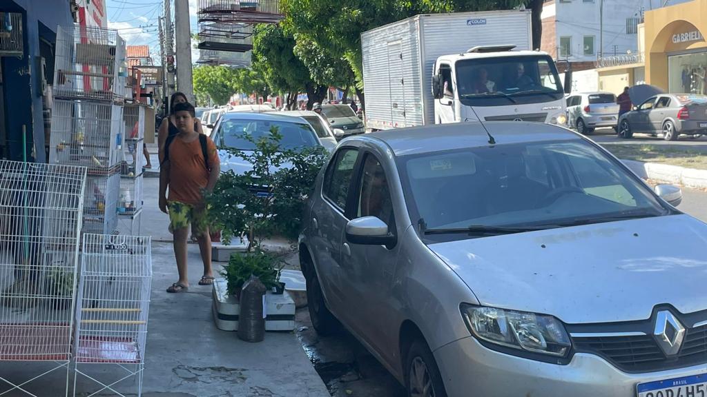 Prefeitura realiza Operação Calçada Livre nesta sexta no Grande Dirceu