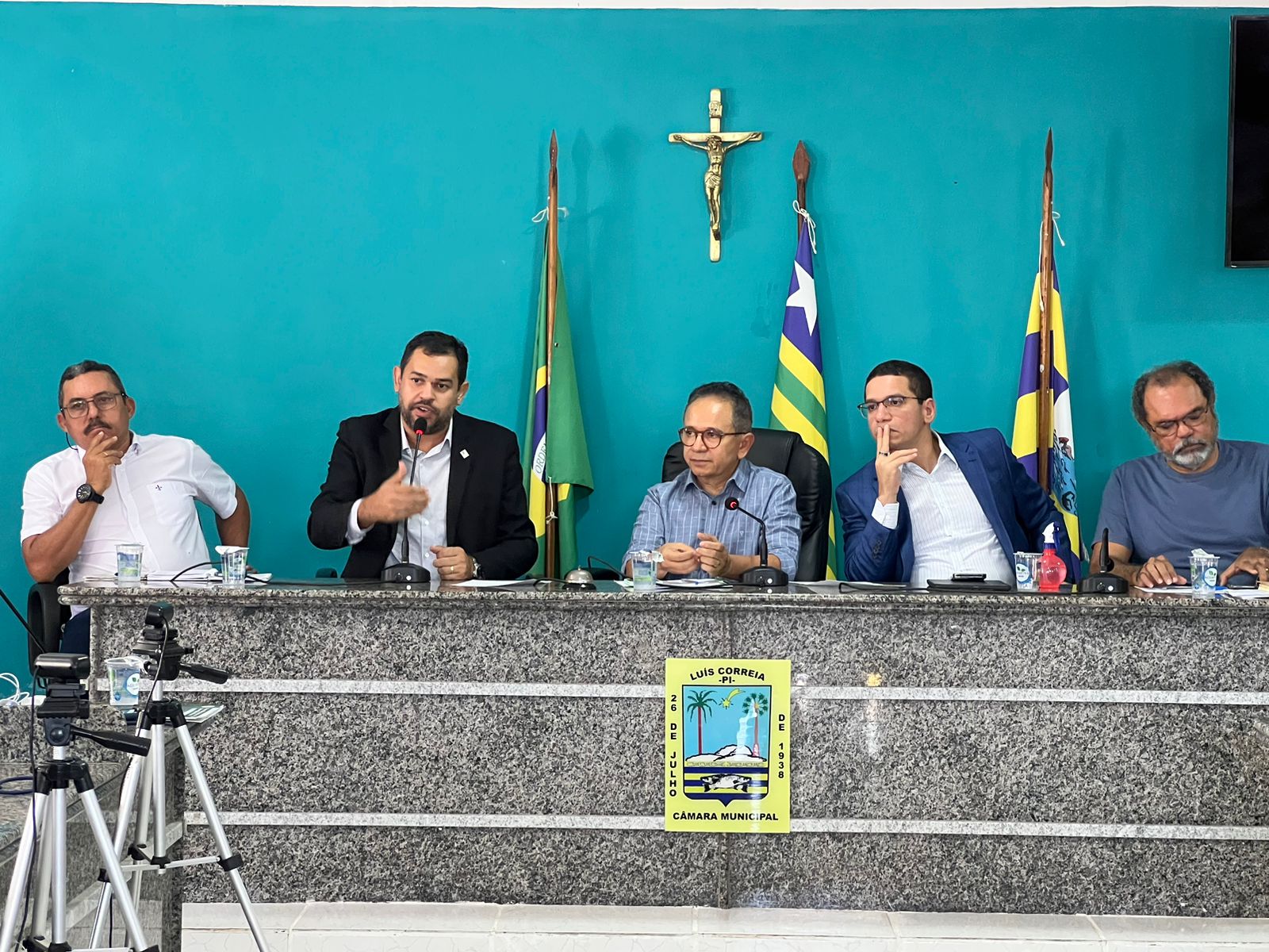 Prefeita e Presidente da Câmara de Luís Correia ignoram audiência sobre Linha de Praia