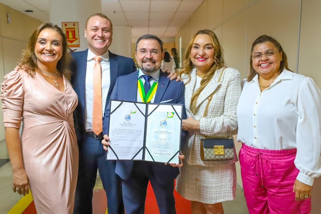 Fábio Novo é homenageado pelo TCE