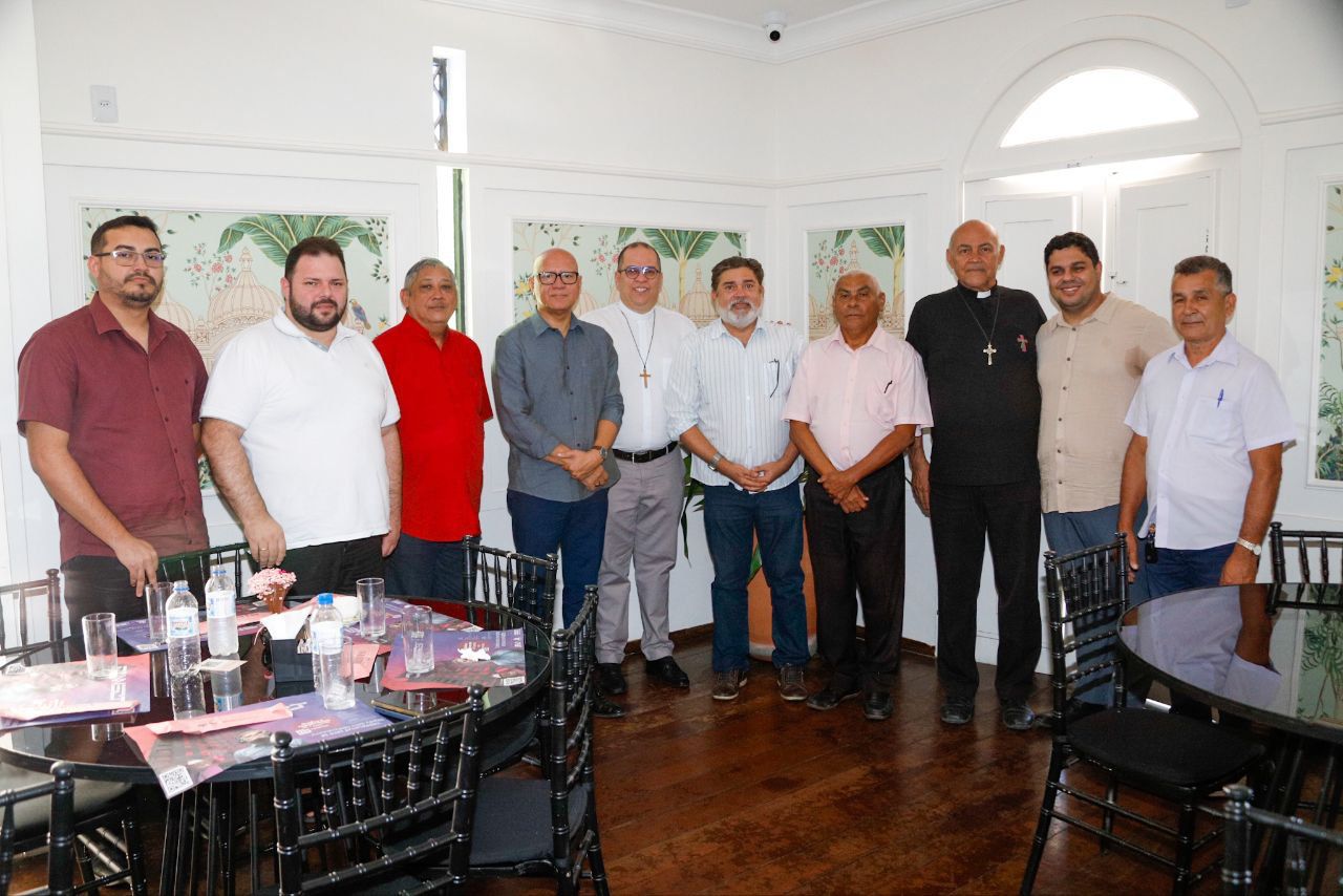 Franzé discute com Padres ações da igreja católica
