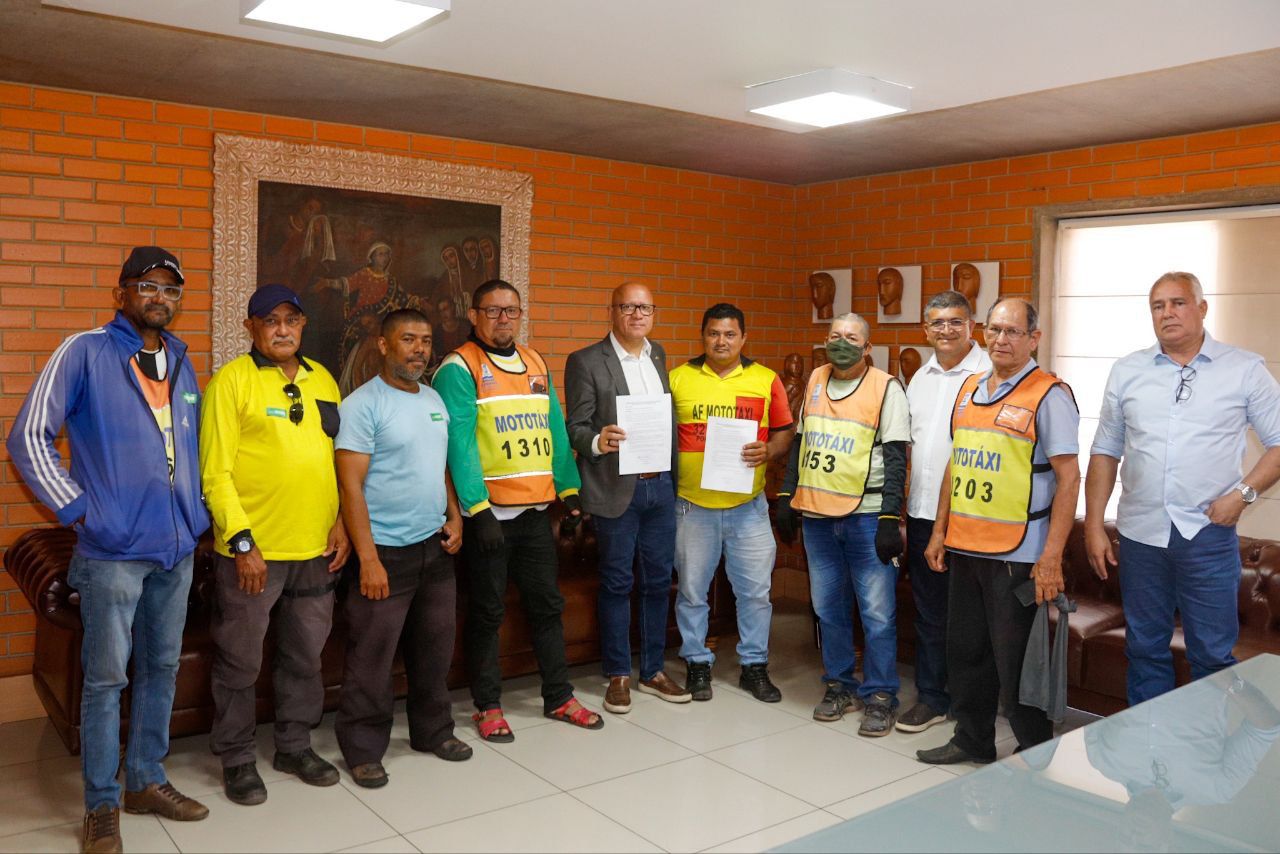 Franzé Silva busca regularizar profissão de mototaxista