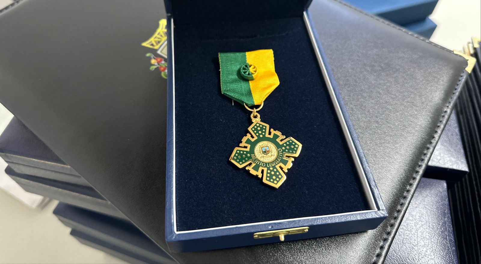 Vereadores homenageiam ex-Governador e 5 deputados