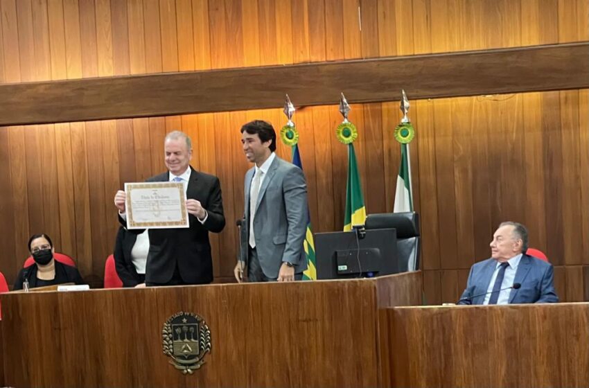  Marden Menezes entrega título de cidadania a Philippe Salha