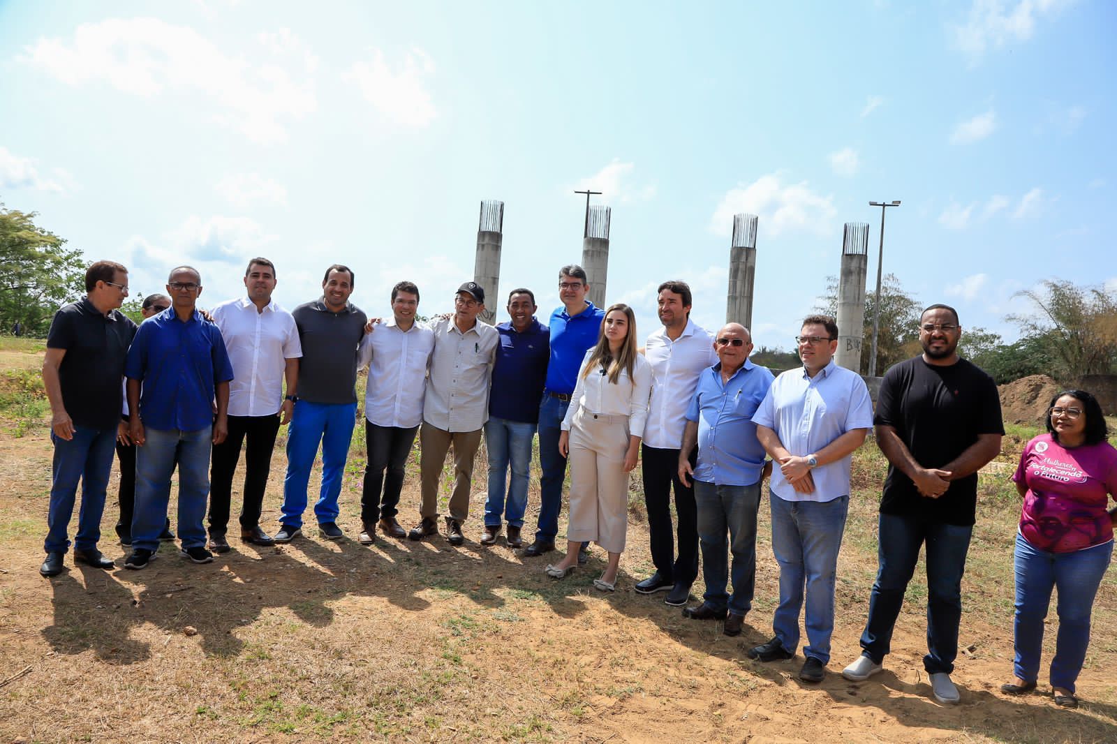 Grupo de oposição inicia visita a obras inacabadas