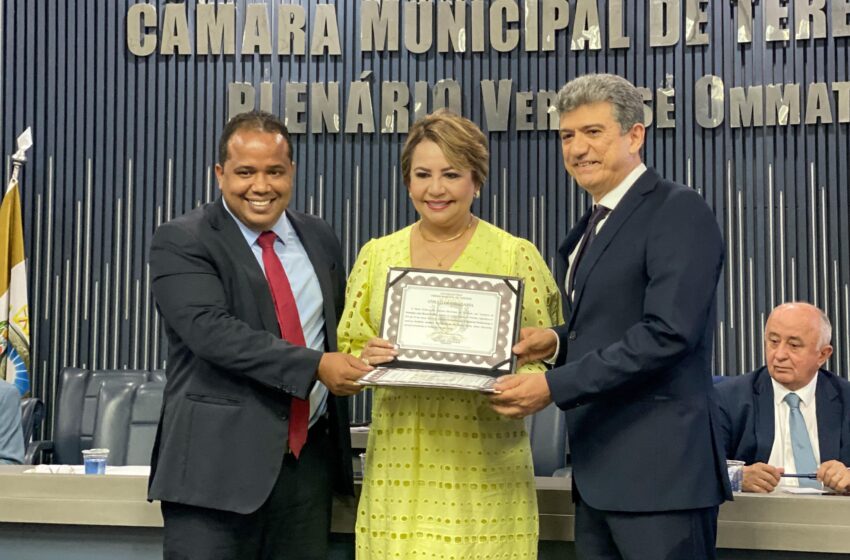  Presidente da Câmara entrega Título de Cidadania à Senadora Jussara Lima