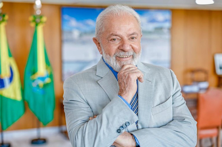  Lula anuncia viagem internacional em novembro