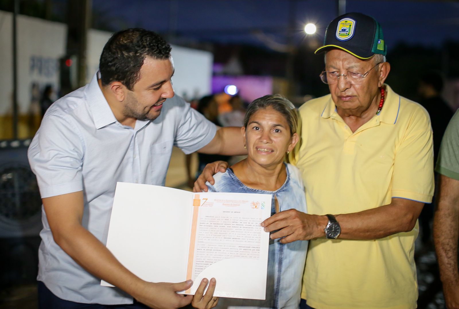 Pessoinha acompanha Dr.Pessoa na entrega de 140 títulos de terras