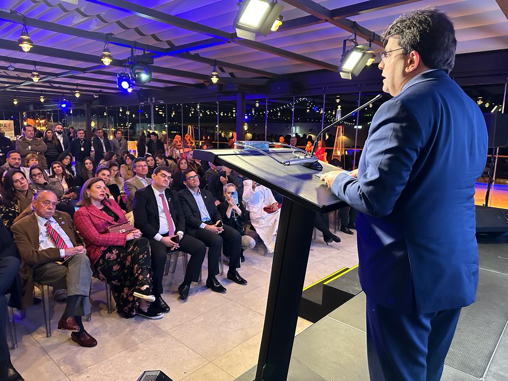 Governador Rafael divulga potencial turístico do Piauí para piauienses em Portugal