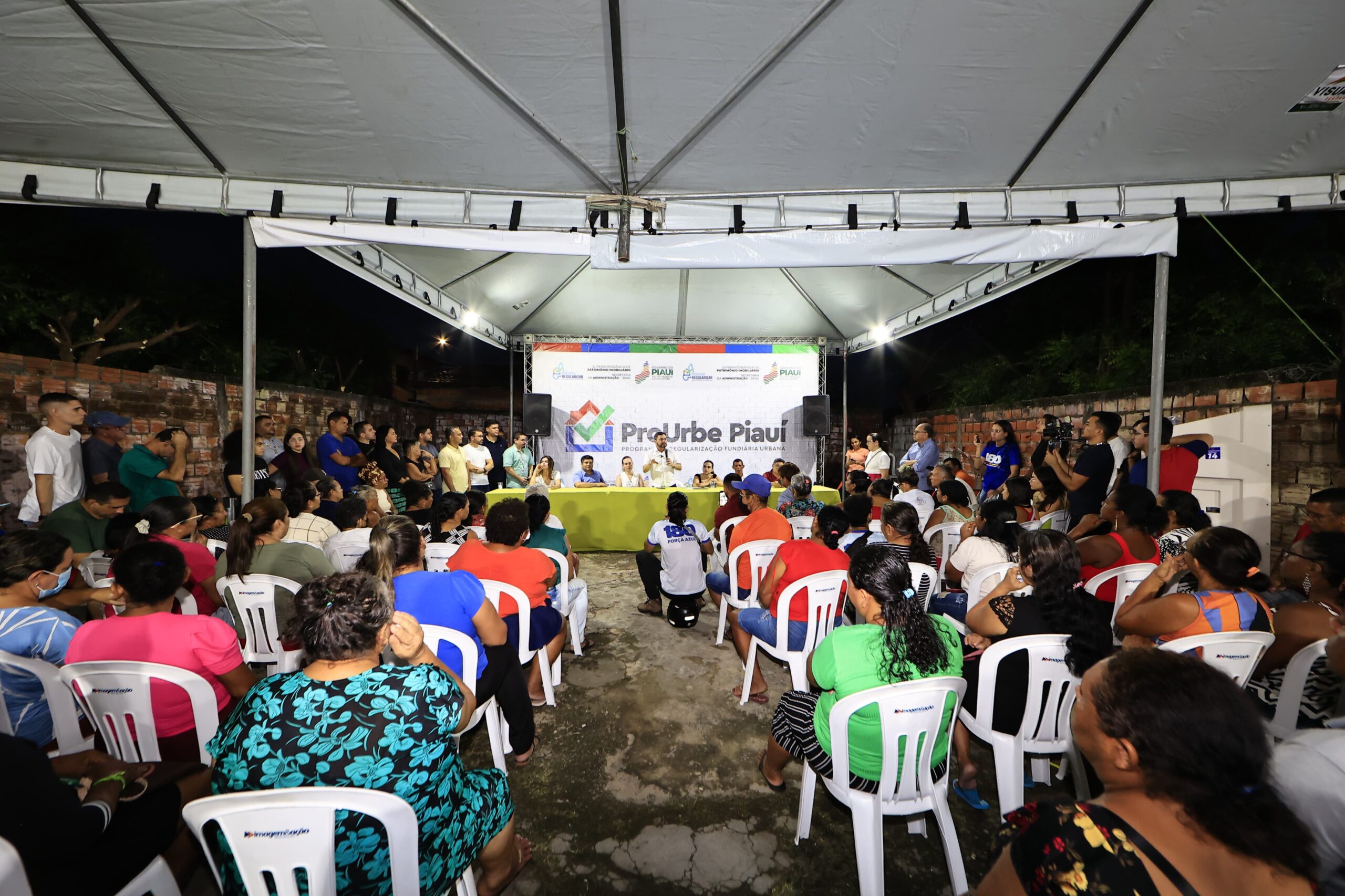 Fábio Novo participa da entrega de registros de imóveis na Vila Jerusalém